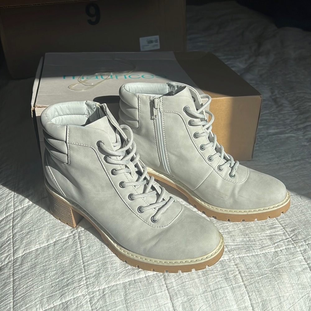 Maurice’s grey Boots